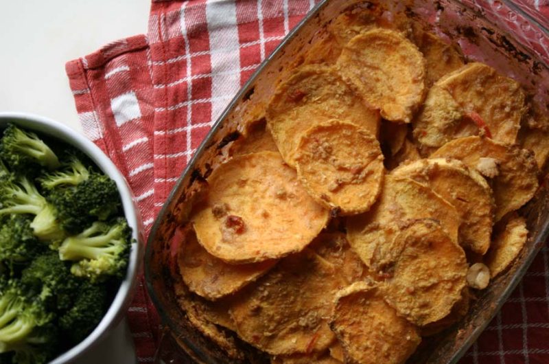 Gegratineerde zoete aardappel uit de oven